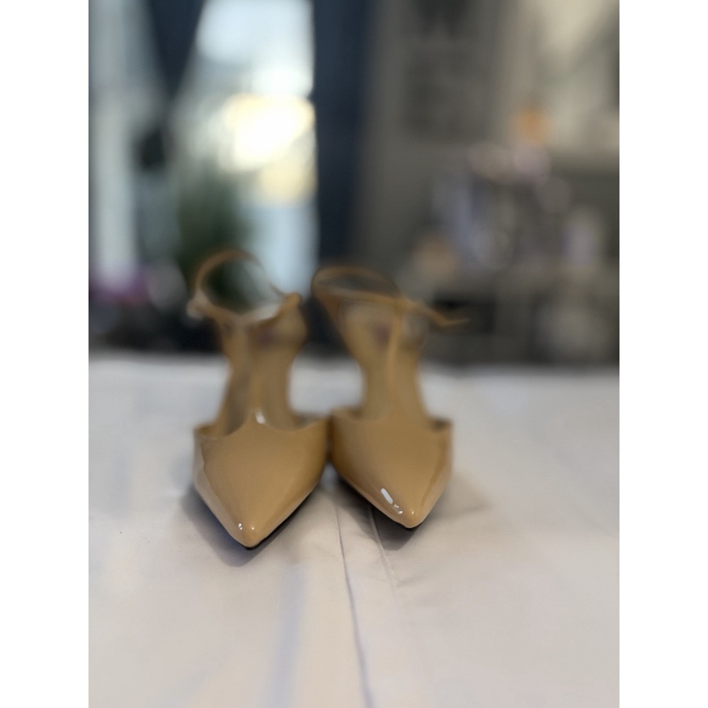 Dolce by Mojo Moxy Beige Patent Leather Ankle Strap Heels Pointed Toe Buckle - Picture 2 of 6